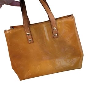 Louis Vuitton Vernis Reade Hand Bag in Yellow Gold